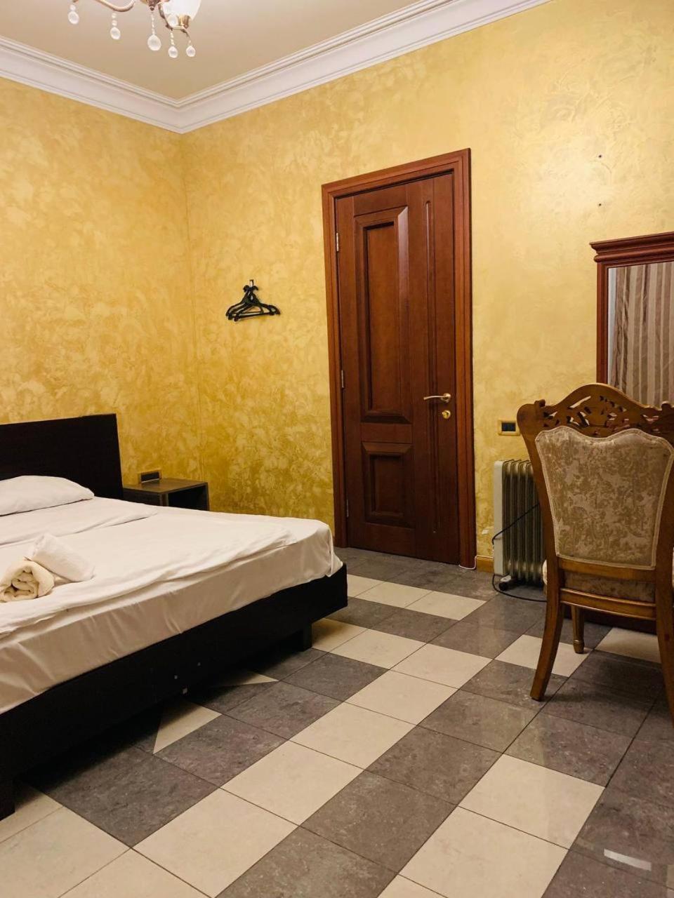Centre Hotel-Hostel Erevan Esterno foto